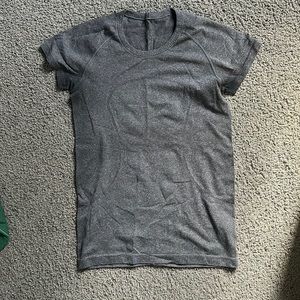 Lululemon women’s Run swiftly tech shirt size 6